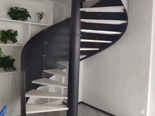 ���D����002